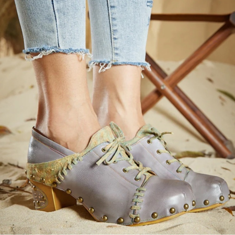 SOFFIA KEELAN STUDDED LEATHER ANKLE BOOTIE, Size 37